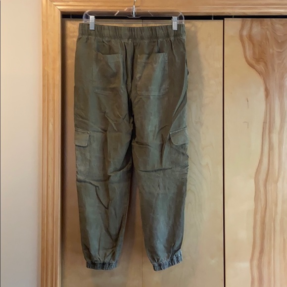 Cloth & Stone Cropped Cargo Joggers size small - Picture 3 of 5